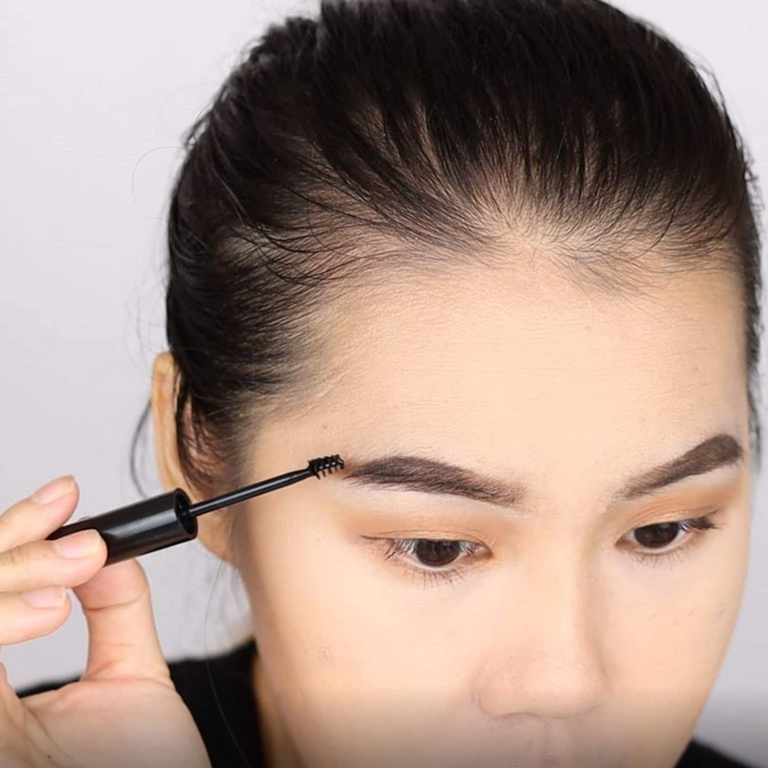 How to Apply Eyebrow Powder